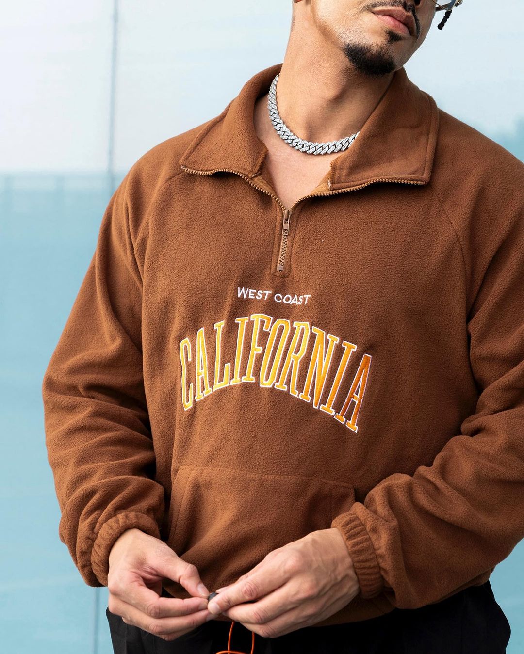 ZAFUL Мъжки поларен суитшърт, кафяв с принт CALIFORNIA