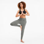 Дамски спортни панталони със стеснена кройка Puma Studio Tapered Pant