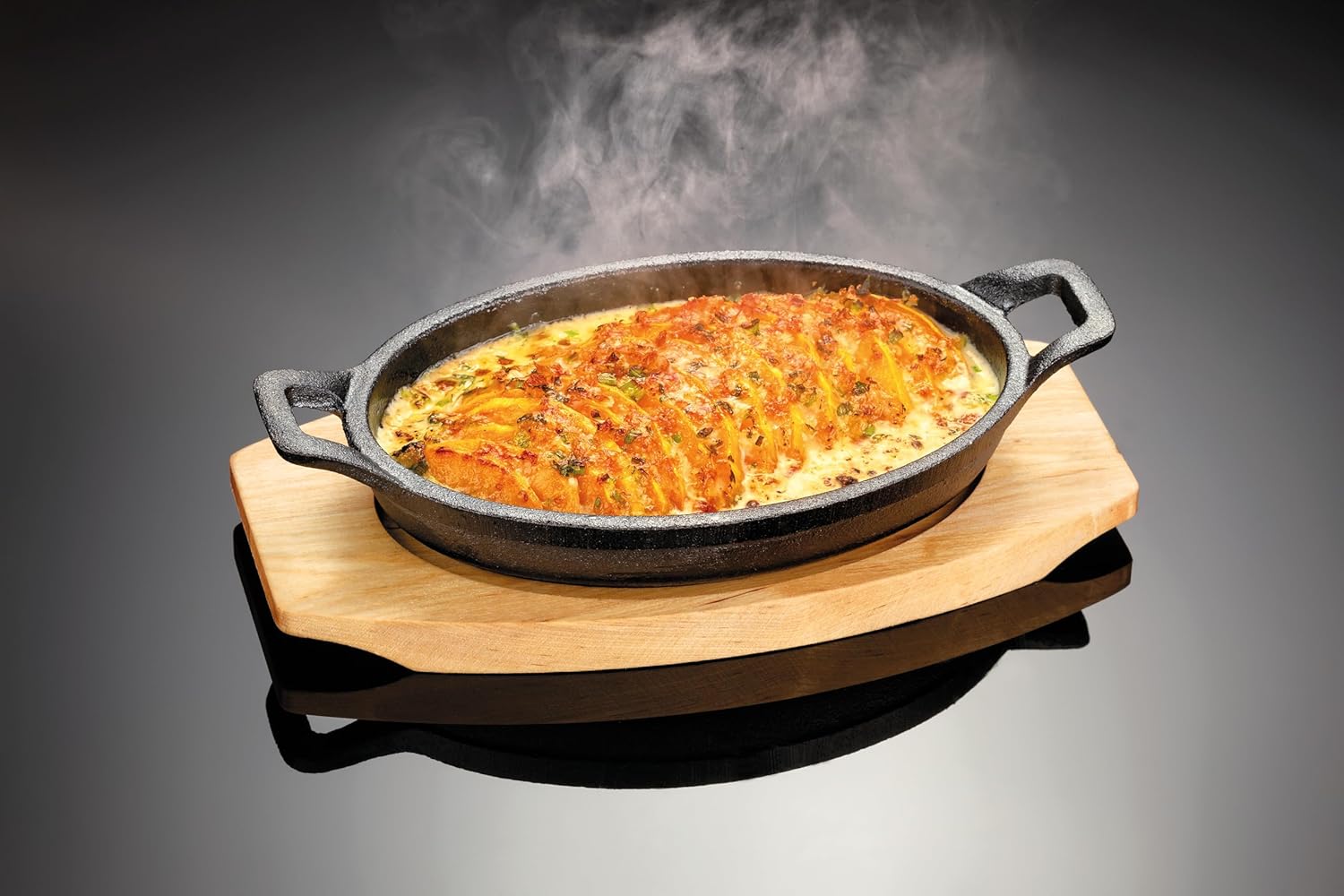 Чугунен съд за печене Judge Sizzle & Serve с дървена подложка 20 x 14 см