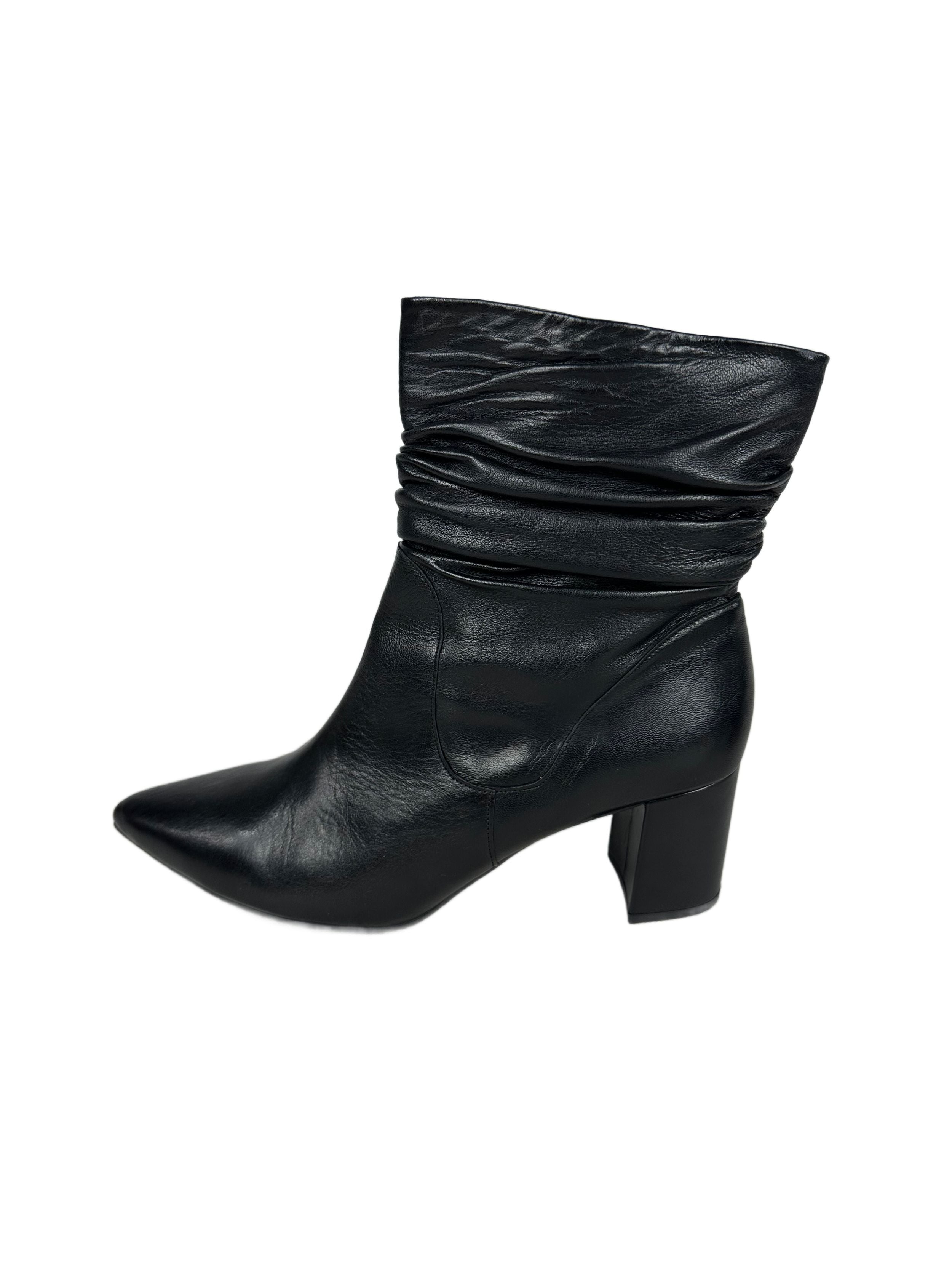 Women's wrinkled leather boots Peter Kaiser, black