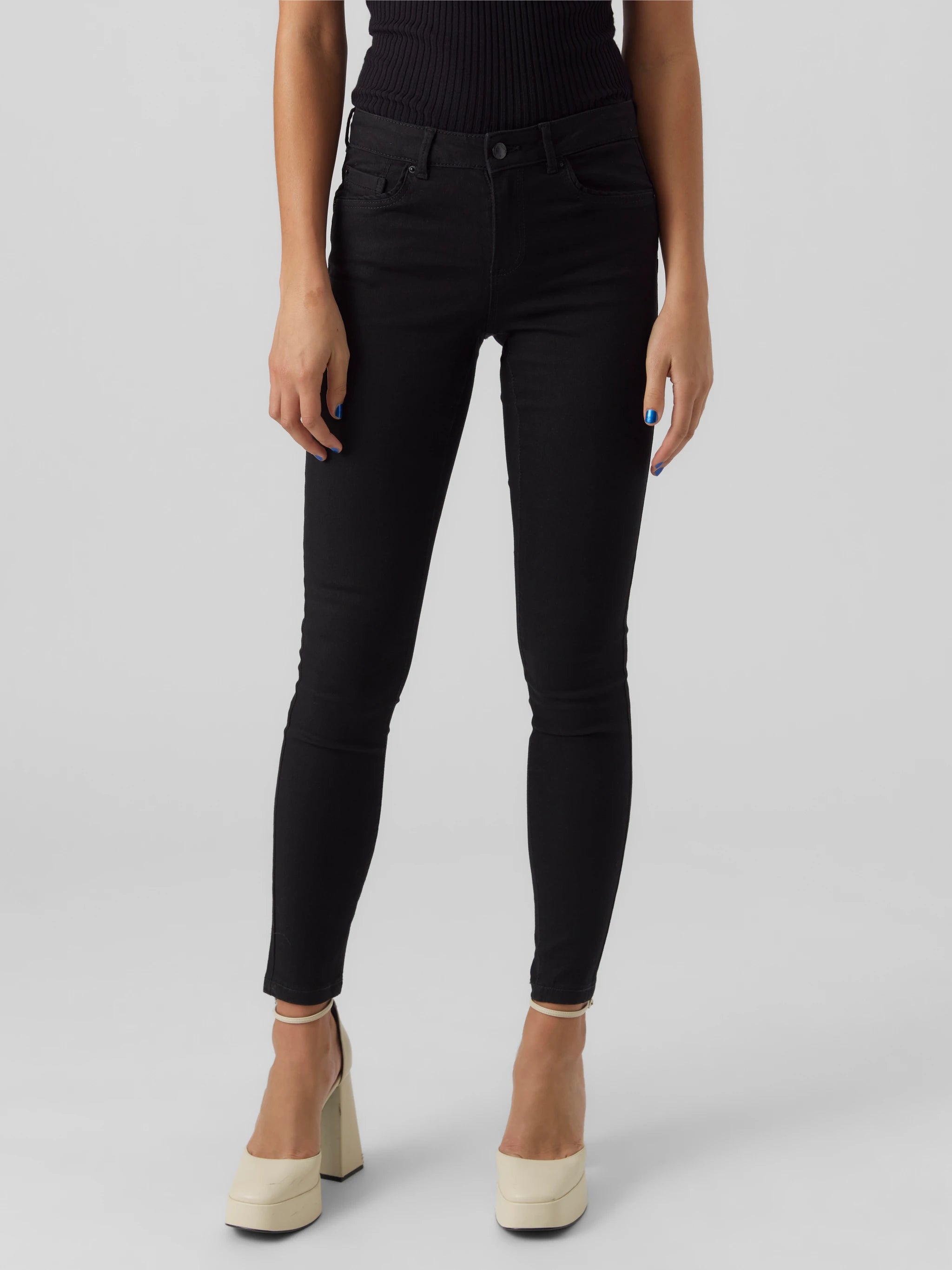 Дамски дънки Slim Fit със средна талия VERO MODA